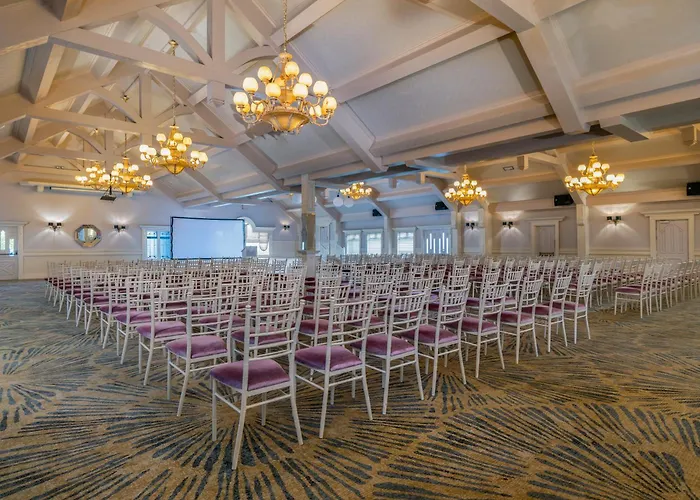 Treacys Oakwood Hotel, Shannon