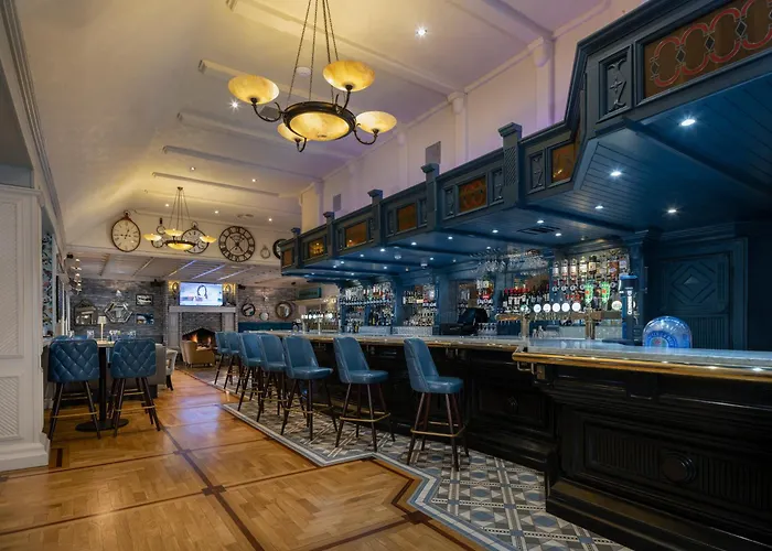 Treacys Oakwood Hotel, Szálloda 4*