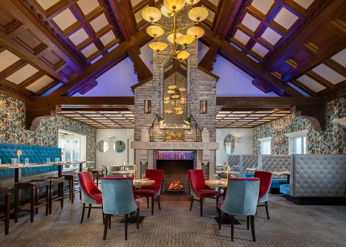 호텔 Treacys Oakwood Hotel,