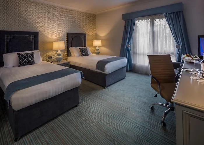 Treacys Oakwood Hotel, Hotel