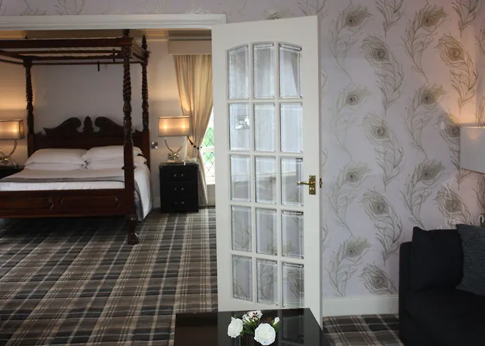 Treacys Oakwood Hotel, 호텔 4*