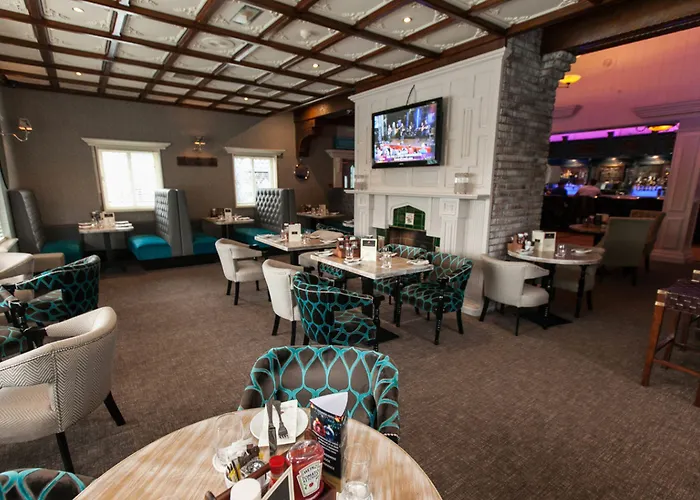 Treacys Oakwood Hotel, 4*