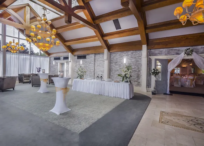 Treacys Oakwood Hotel, 4*