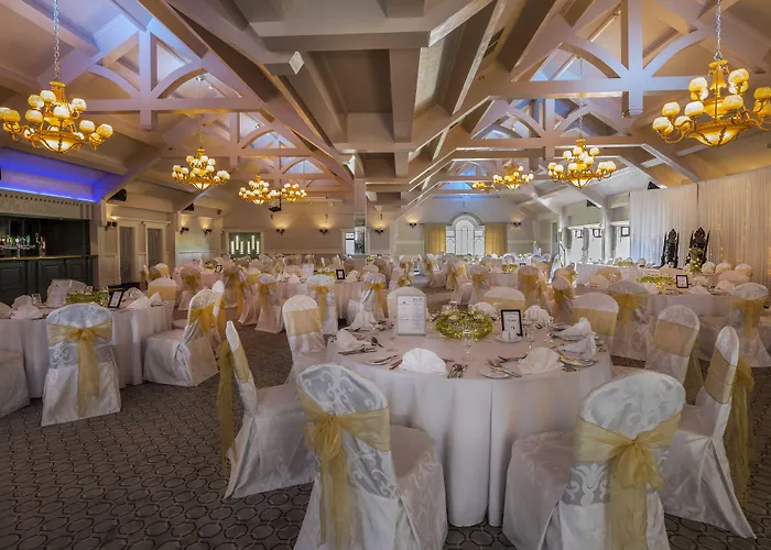 Treacys Oakwood Hotel,