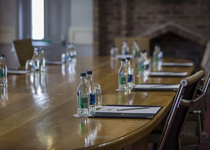 Treacys Oakwood Hotel, 4* 섀넌