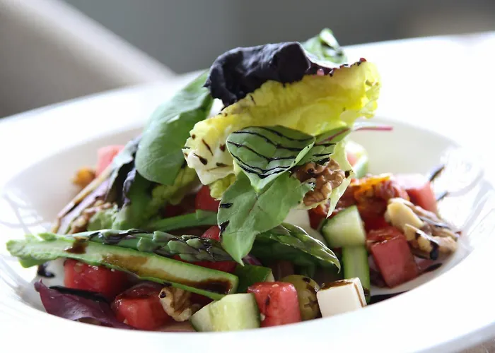 호텔 Treacys Oakwood Hotel, 4*