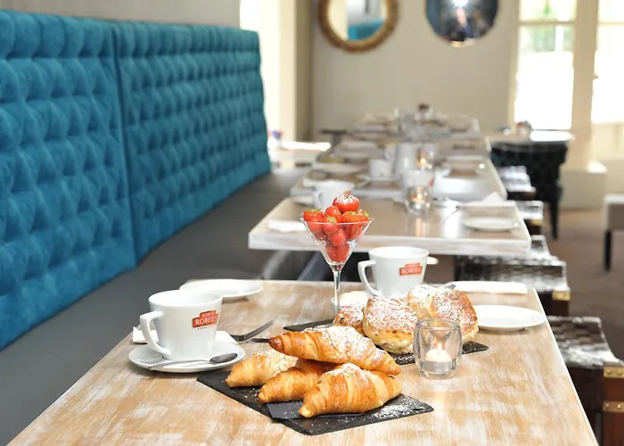 Treacys Oakwood Hotel, 4*