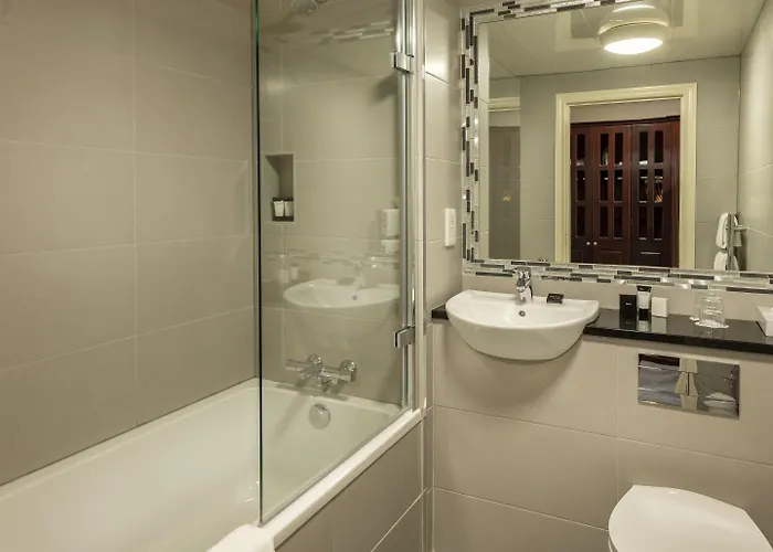 Treacys Oakwood Hotel, Szálloda