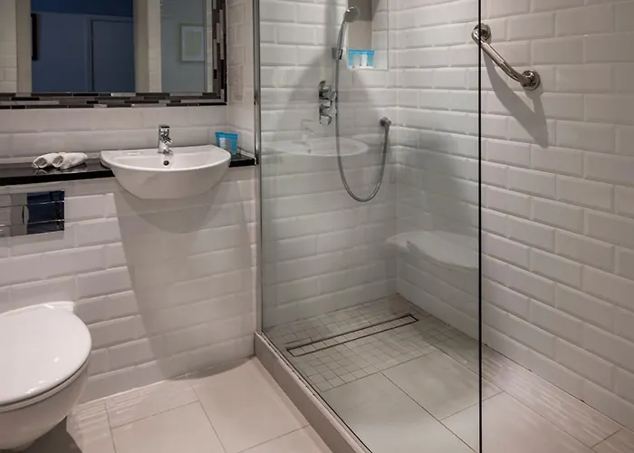 호텔 Treacys Oakwood Hotel, 섀넌