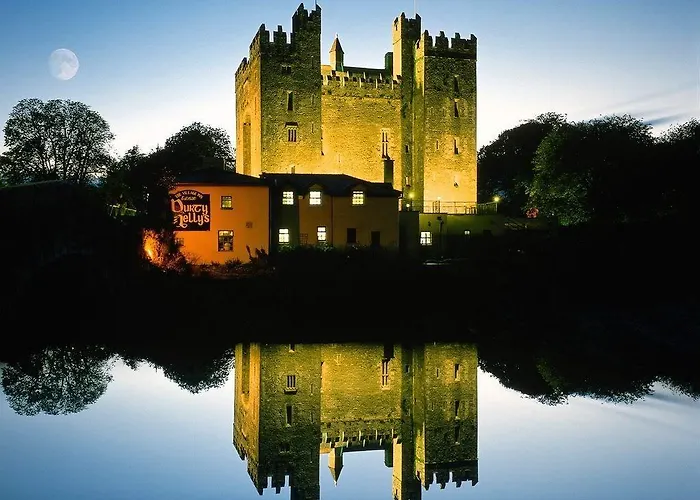 Treacys Oakwood Hotel,