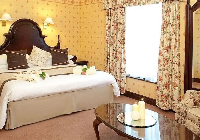 Treacys Oakwood Hotel, Hotel