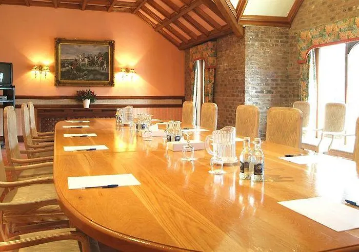 Treacys Oakwood Hotel, 4* Shannon