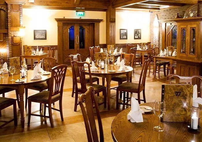 Treacys Oakwood Hotel, Szálloda