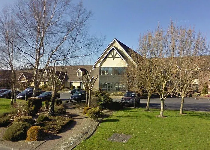 Hotel Treacys Oakwood Hotel, 4*