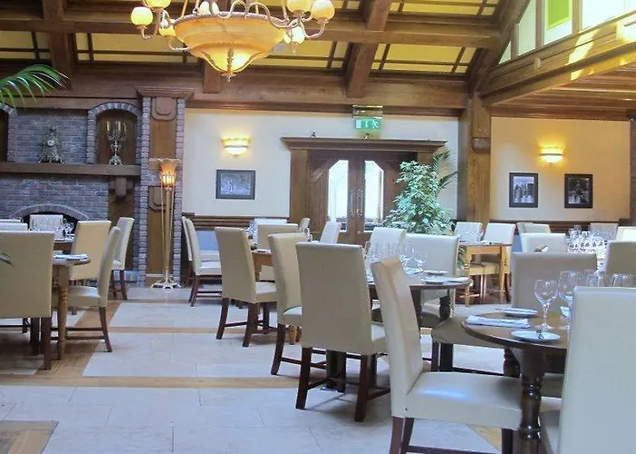 호텔 Treacys Oakwood Hotel, 섀넌