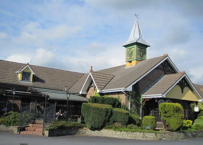 Szálloda Treacys Oakwood Hotel, 4*