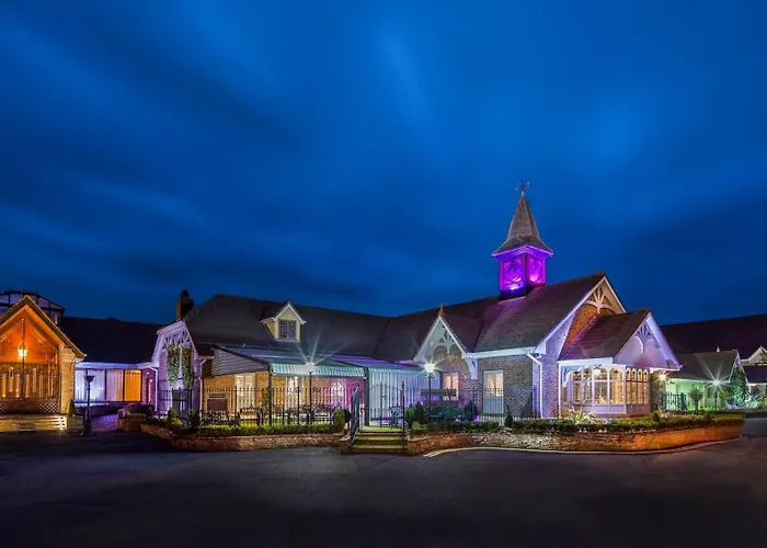 Hotel Treacys Oakwood Hotel, 4*