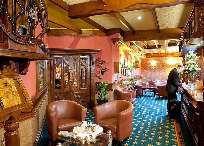 호텔 Treacys Oakwood Hotel,